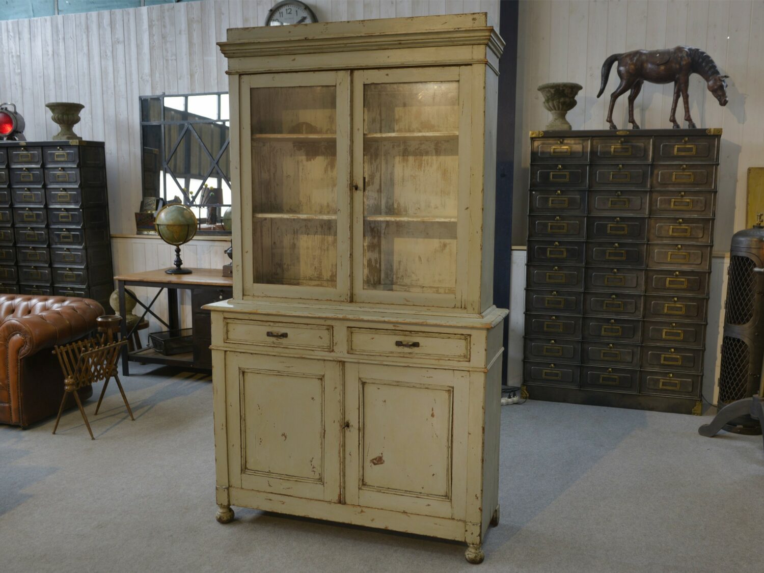 Buffet 2 corps patiné gris 1960's