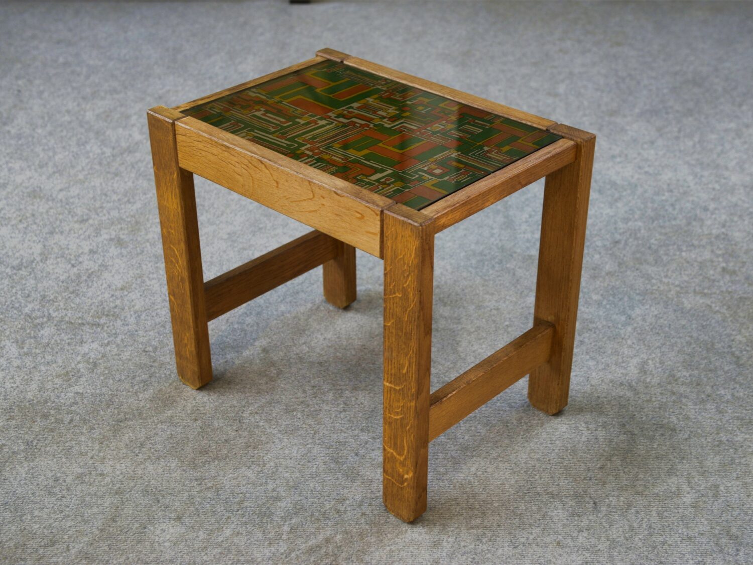 Table d'appoint en chêne massif plateau décor en tissu dans le goût de Guillerme et Chambron 1960's