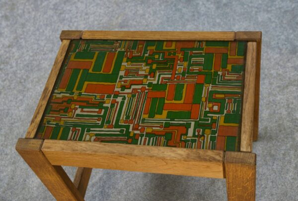 Table d'appoint en chêne massif plateau décor en tissu dans le goût de Guillerme et Chambron 1960's