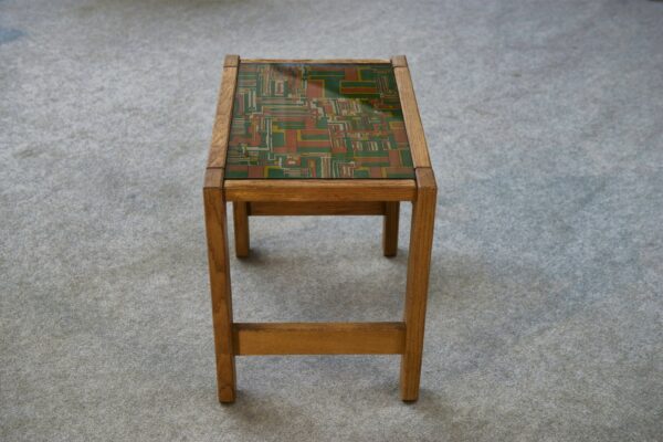 Table d'appoint en chêne massif plateau décor en tissu dans le goût de Guillerme et Chambron 1960's