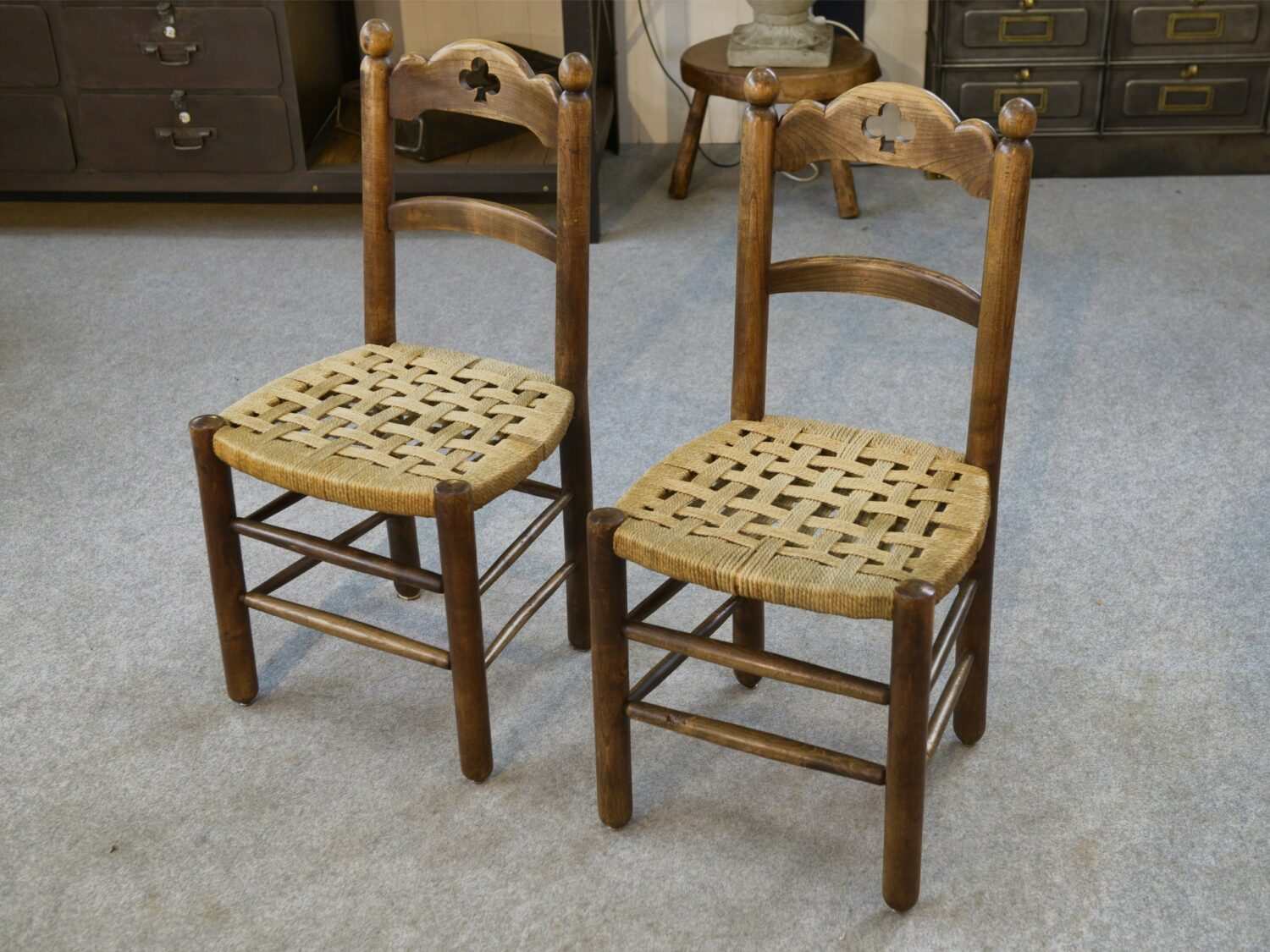 Paire de chaises en hêtre et assises en cordage dans le goût de Charles Dudouyt 1950's