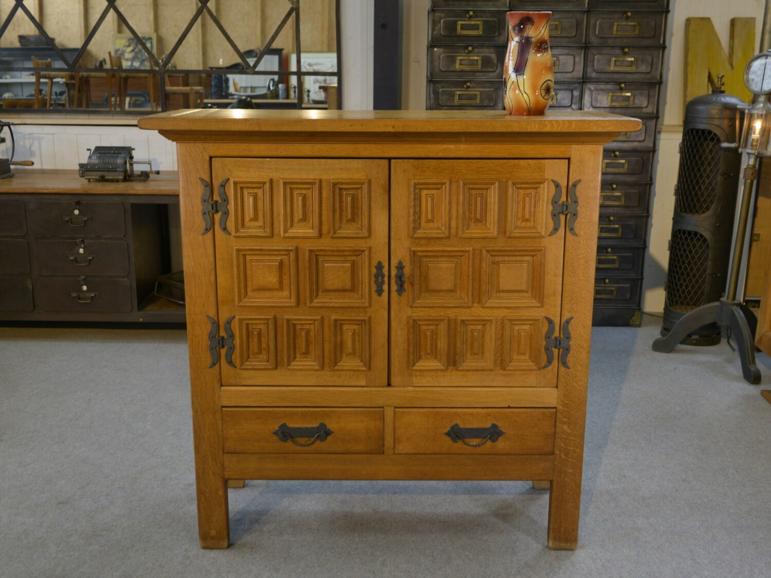 Armoire 2 portes 2 tiroirs en chêne massif et fer forgé style rustique 1960's