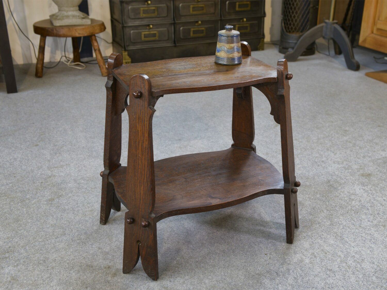 Table d'appoint style rustique en chêne massif 1950's