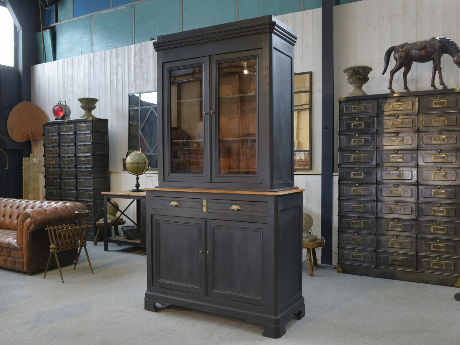 Buffet 2 corps 2 portes 2 tiroirs en pin 1900's