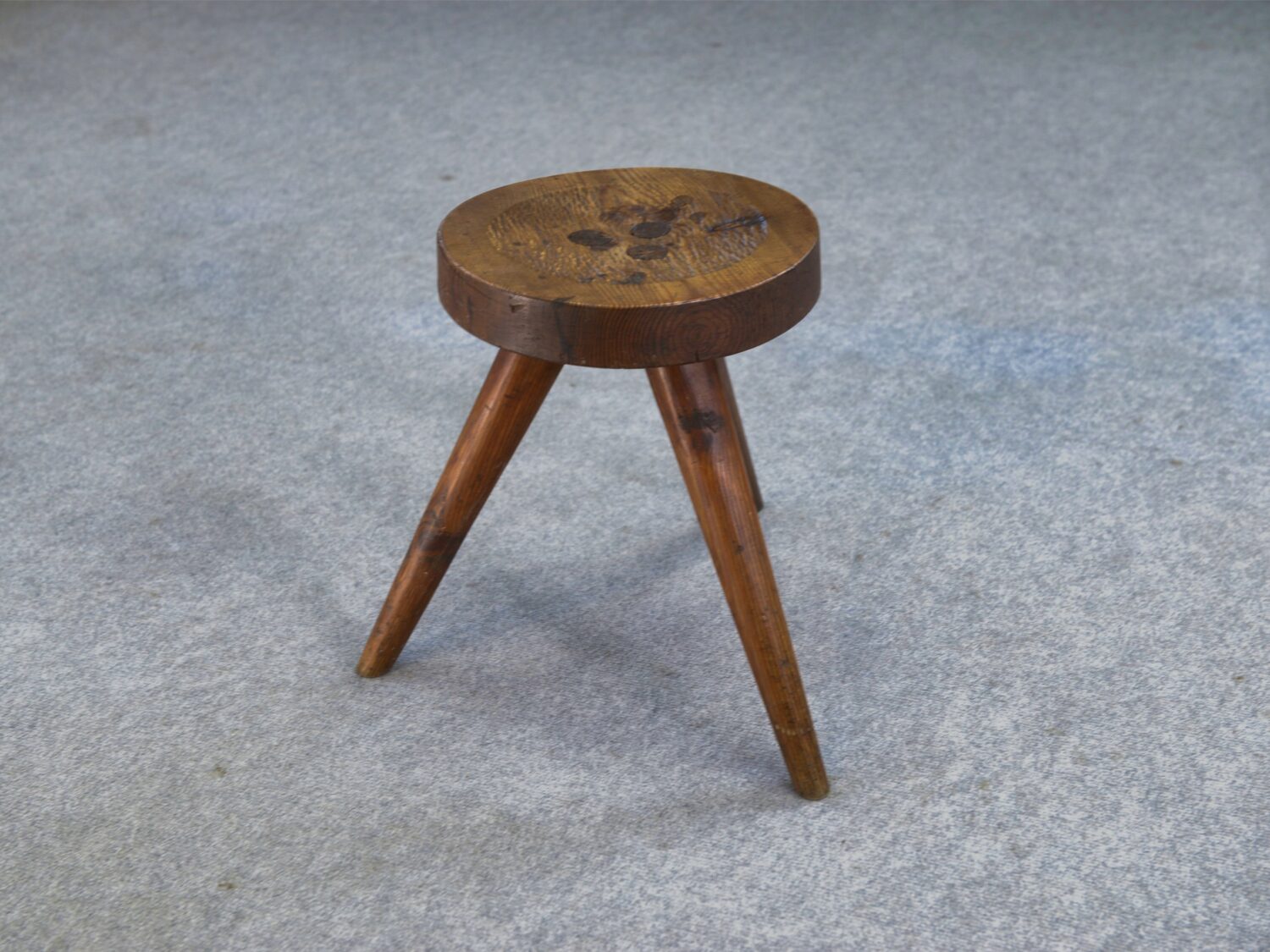 Tabouret sculpté à la gouge 1960's