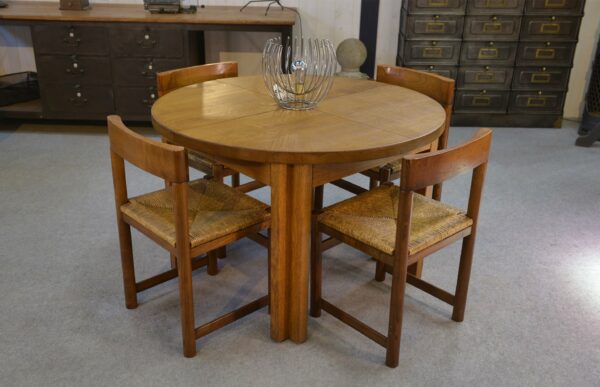Table ronde en chêne massif par Maison Regain 1970's