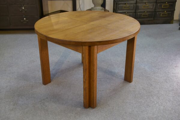 Table ronde en chêne massif par Maison Regain 1970's