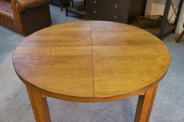 Table ronde en chêne massif par Maison Regain 1970's