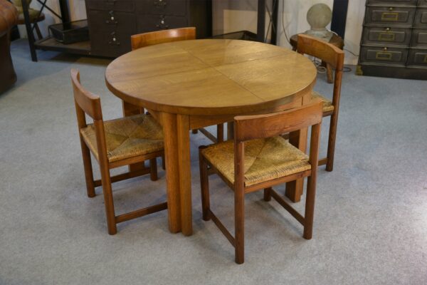 Table ronde en chêne massif par Maison Regain 1970's
