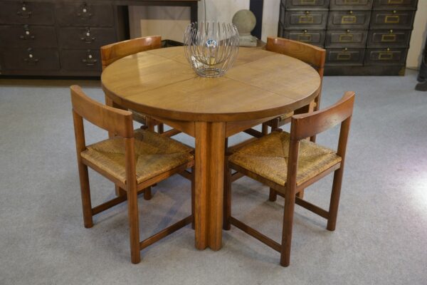 Table ronde en chêne massif par Maison Regain 1970's