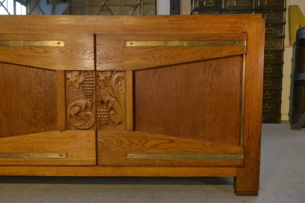 Buffet en chêne massif Art déco par Henri Bonjour 1930's