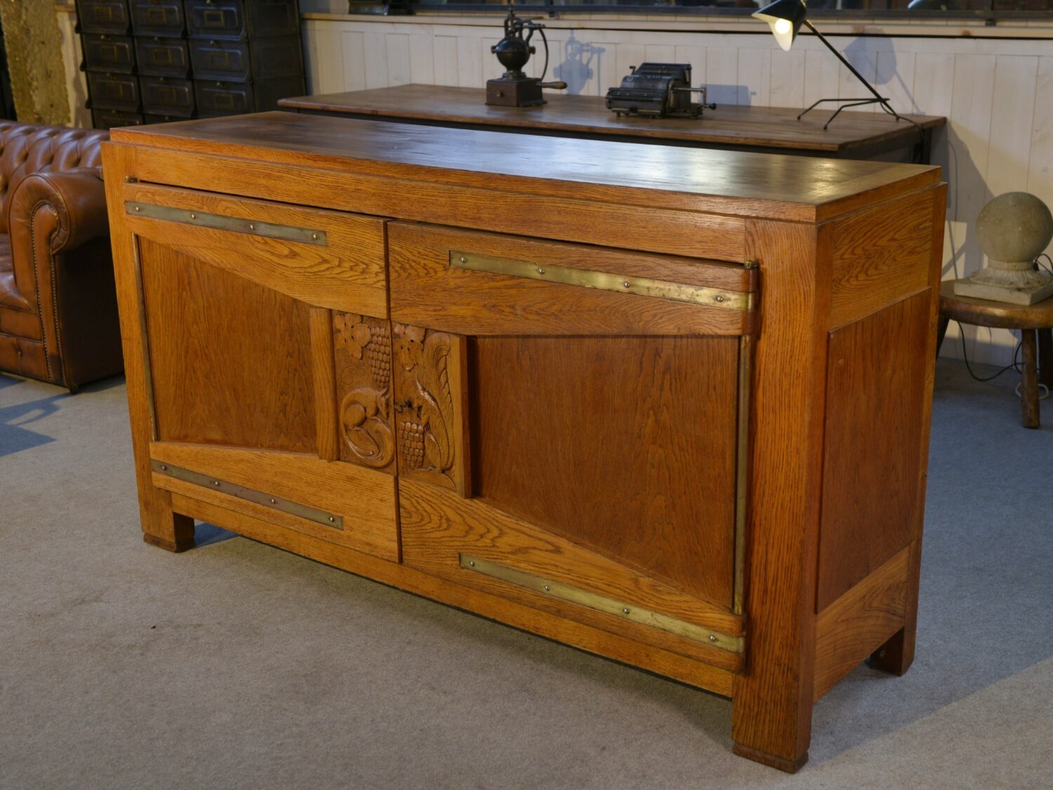 Buffet en chêne massif Art déco par Henri Bonjour 1930's