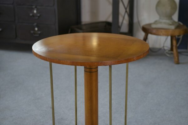 Table d'appoint circulaire en laiton, orme et loupe d'orme 1940's
