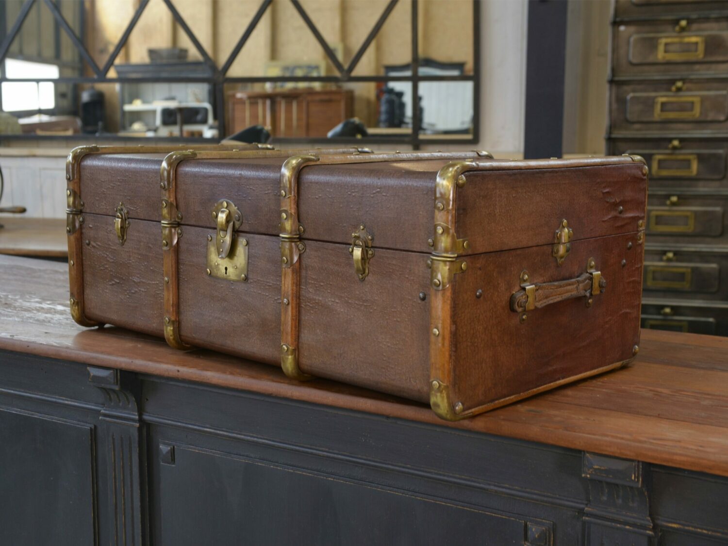 Ancienne malle en bois et laiton 1950's