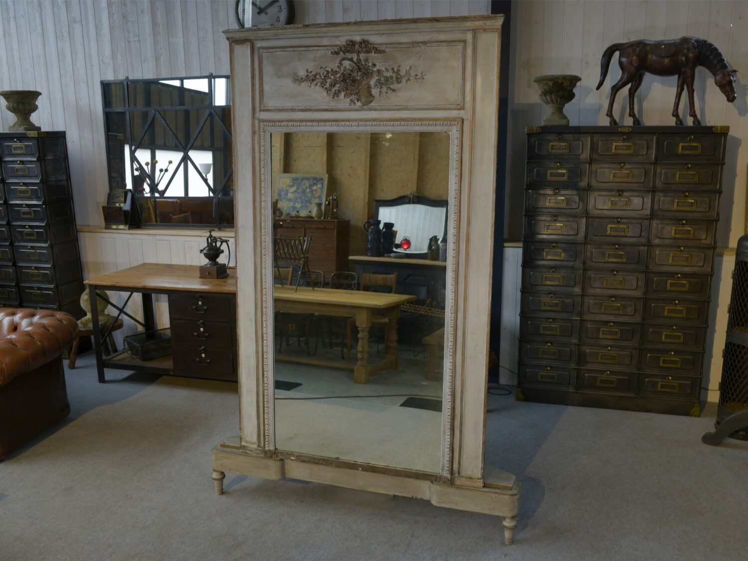 Grand miroir Napoléon III patiné XIXème