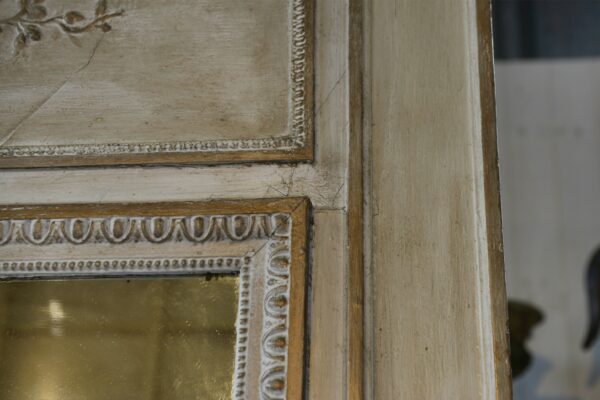 Grand miroir Napoléon III patiné XIXème